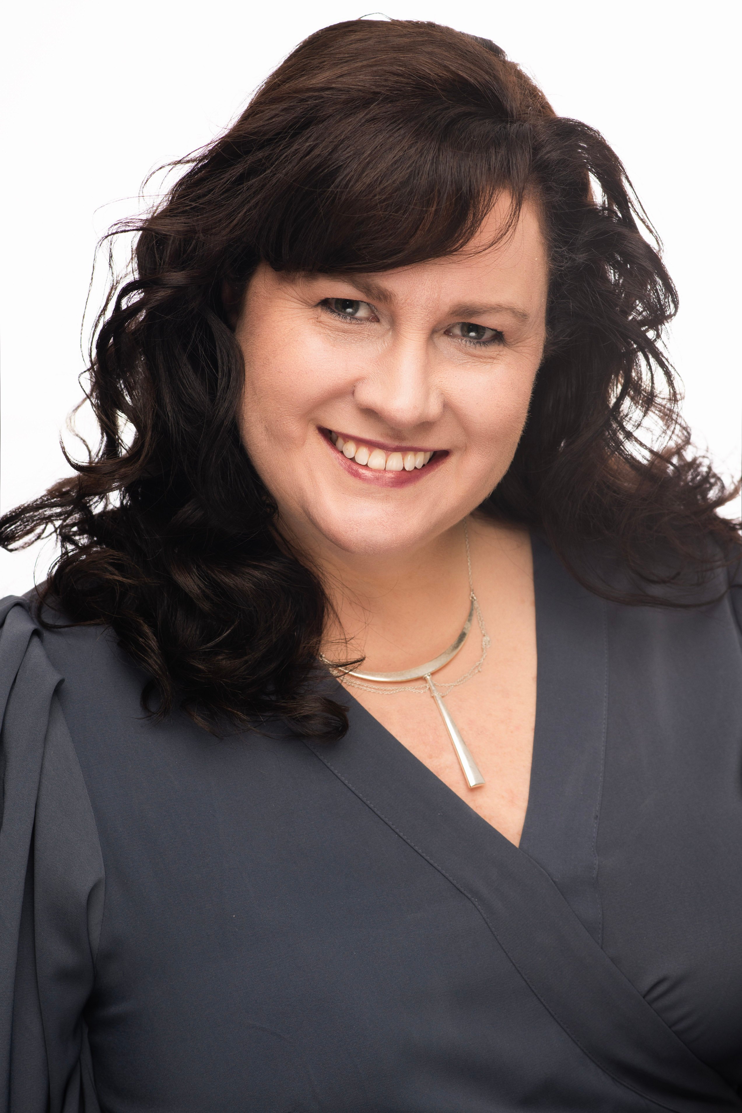 Lesley Rowland Headshot Small